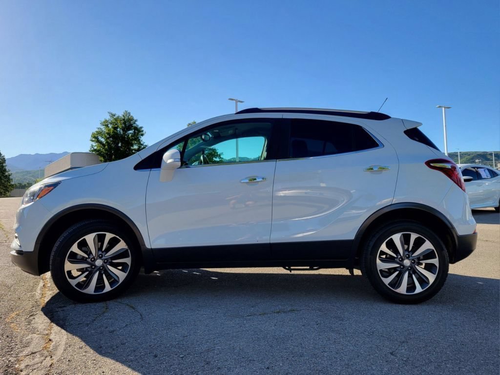 Used 2018 Summit White Buick Essence image 16