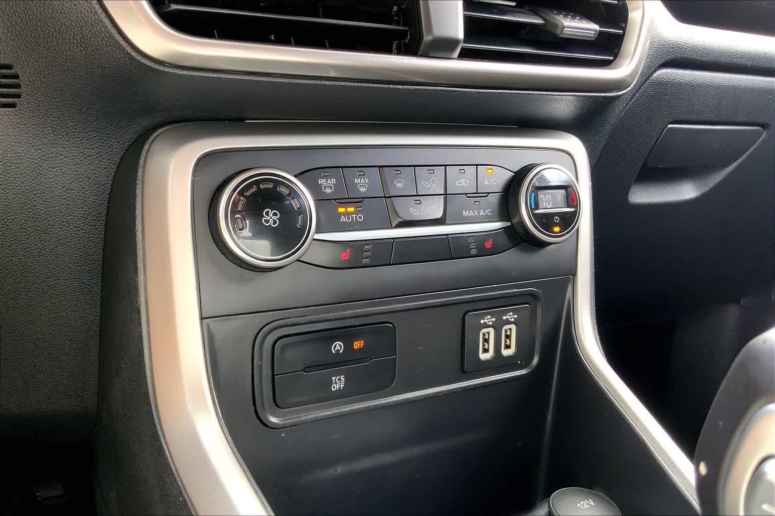 Used 2018 Lightning Blue Metallic Ford SE image 30