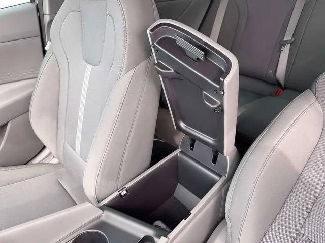 New 2026 White Hyundai SE image 18