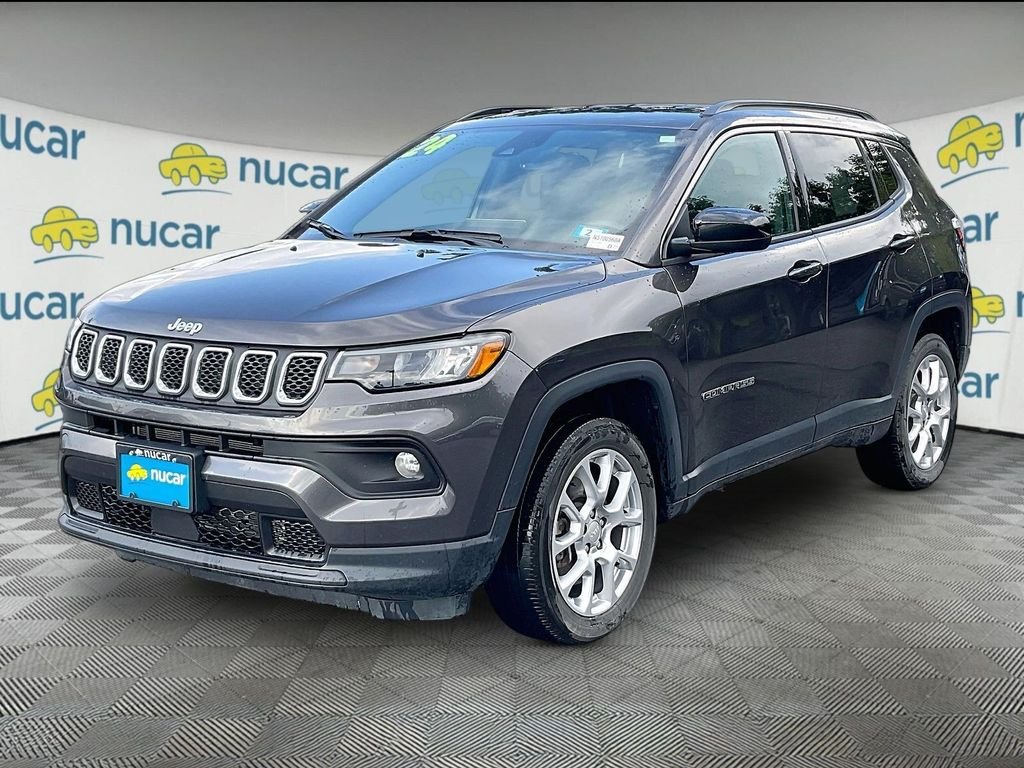 Used 2024 Gray Jeep Latitude Lux image 3