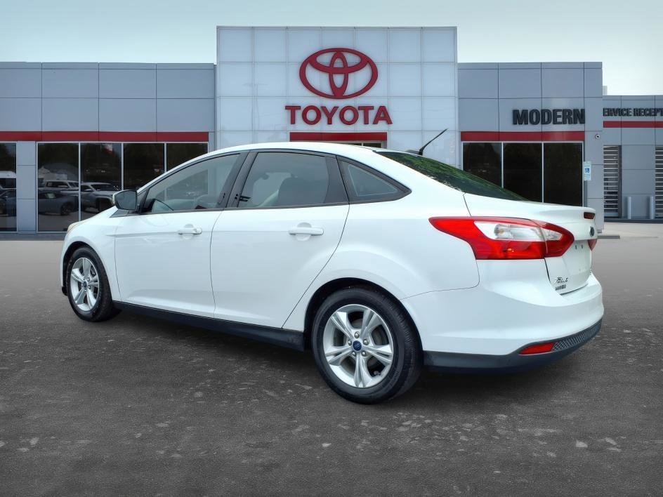 Used 2014 Oxford White Ford SE image 3