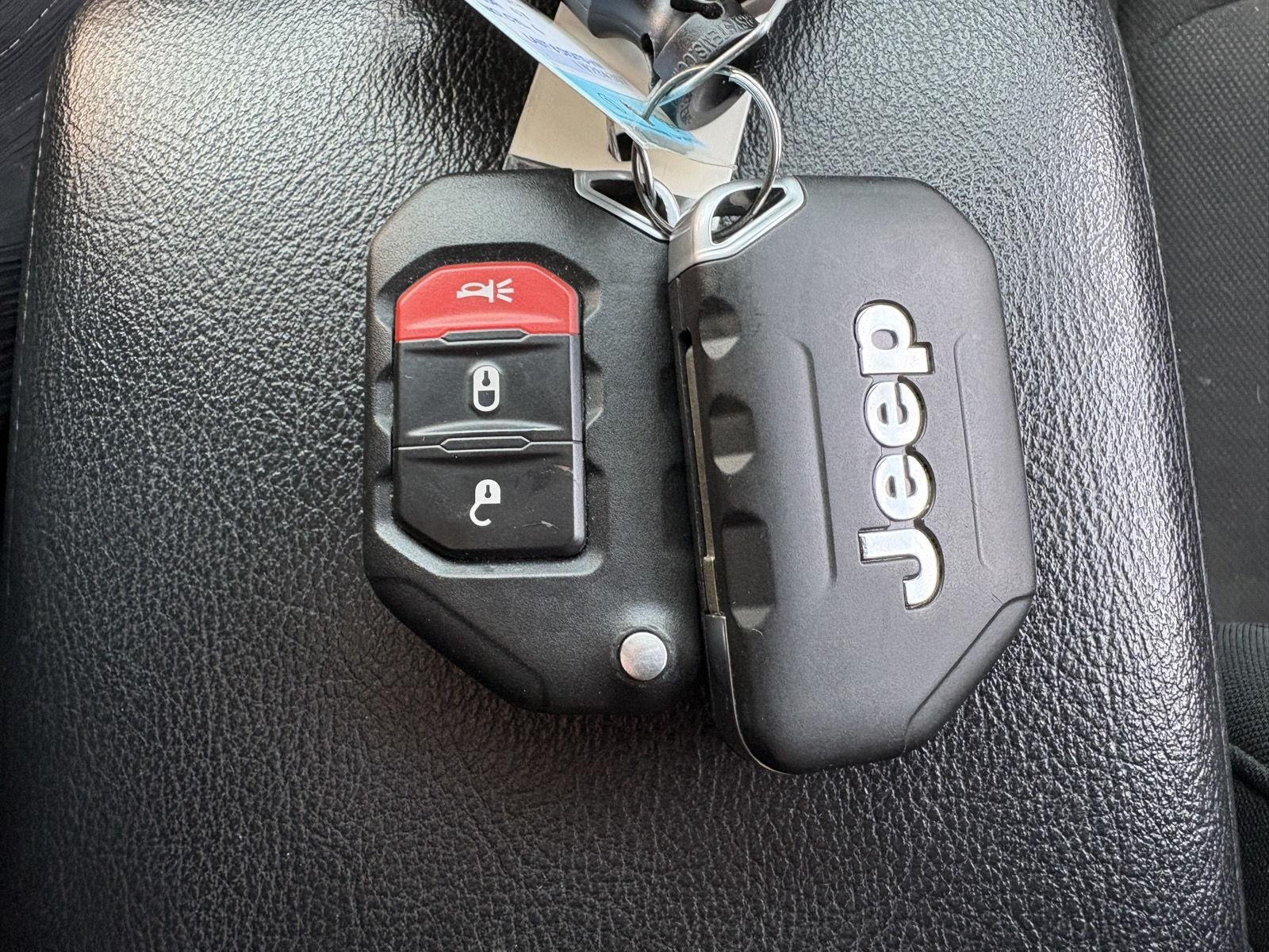 Used 2020 Sting-Gray Clearcoat Jeep Sport S image 19