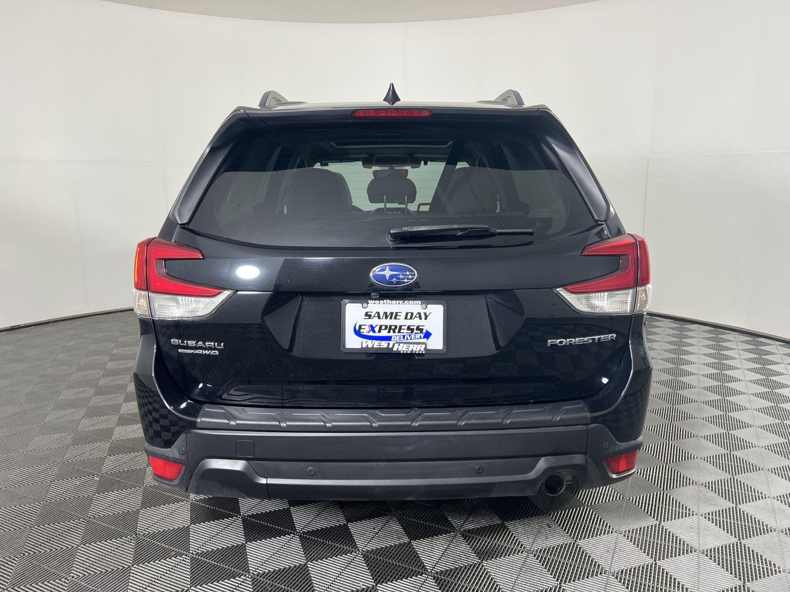 Used 2021 Crystal Black Silica Subaru Limited image 4