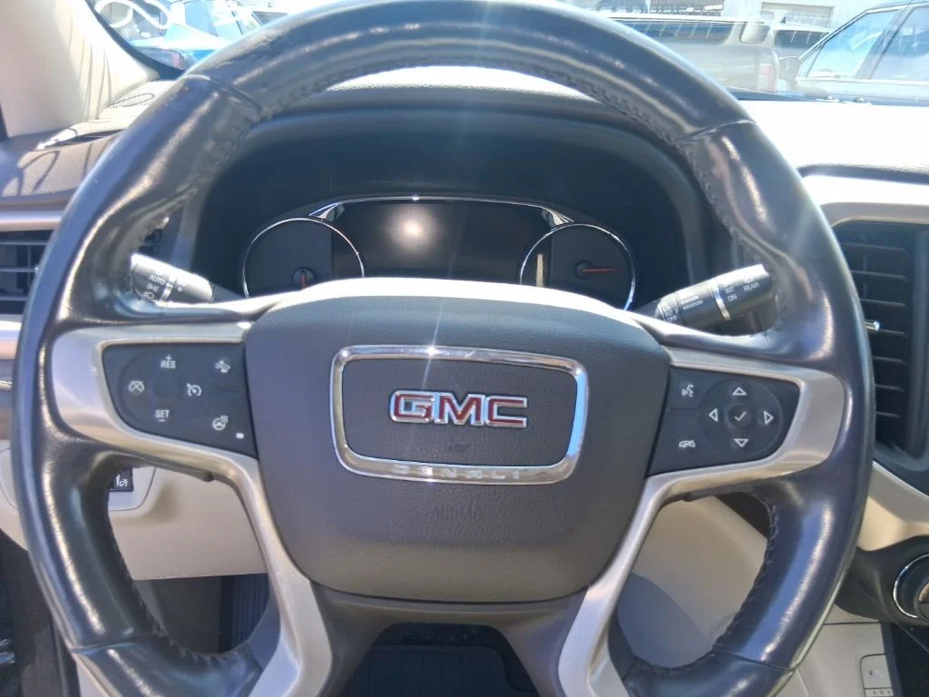 Used 2018 Silver GMC Denali image 9