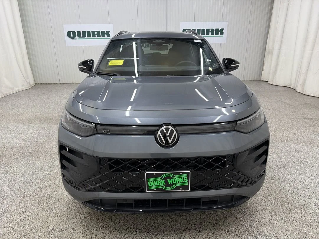 New 2026 Platinum Gray Metallic Volkswagen SE R-Line Black image 2