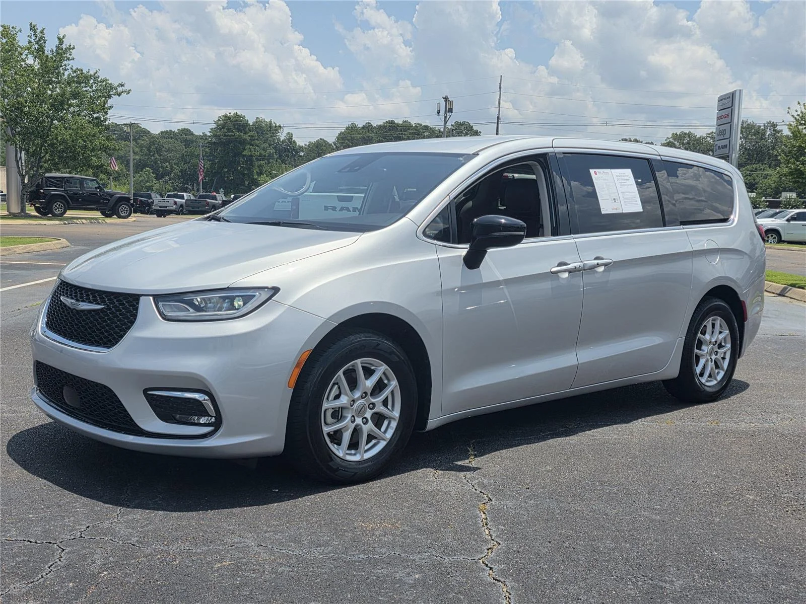 2024 Chrysler Pacifica Touring L