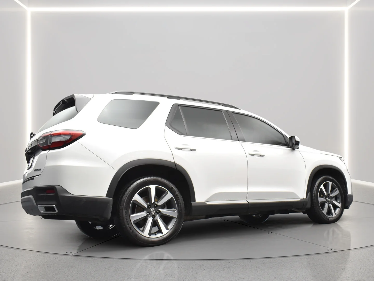 Used 2023 Platinum White Pearl Honda Touring image 11