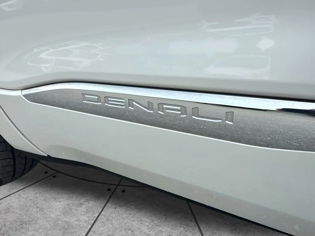 Used 2021 White GMC Denali image 26