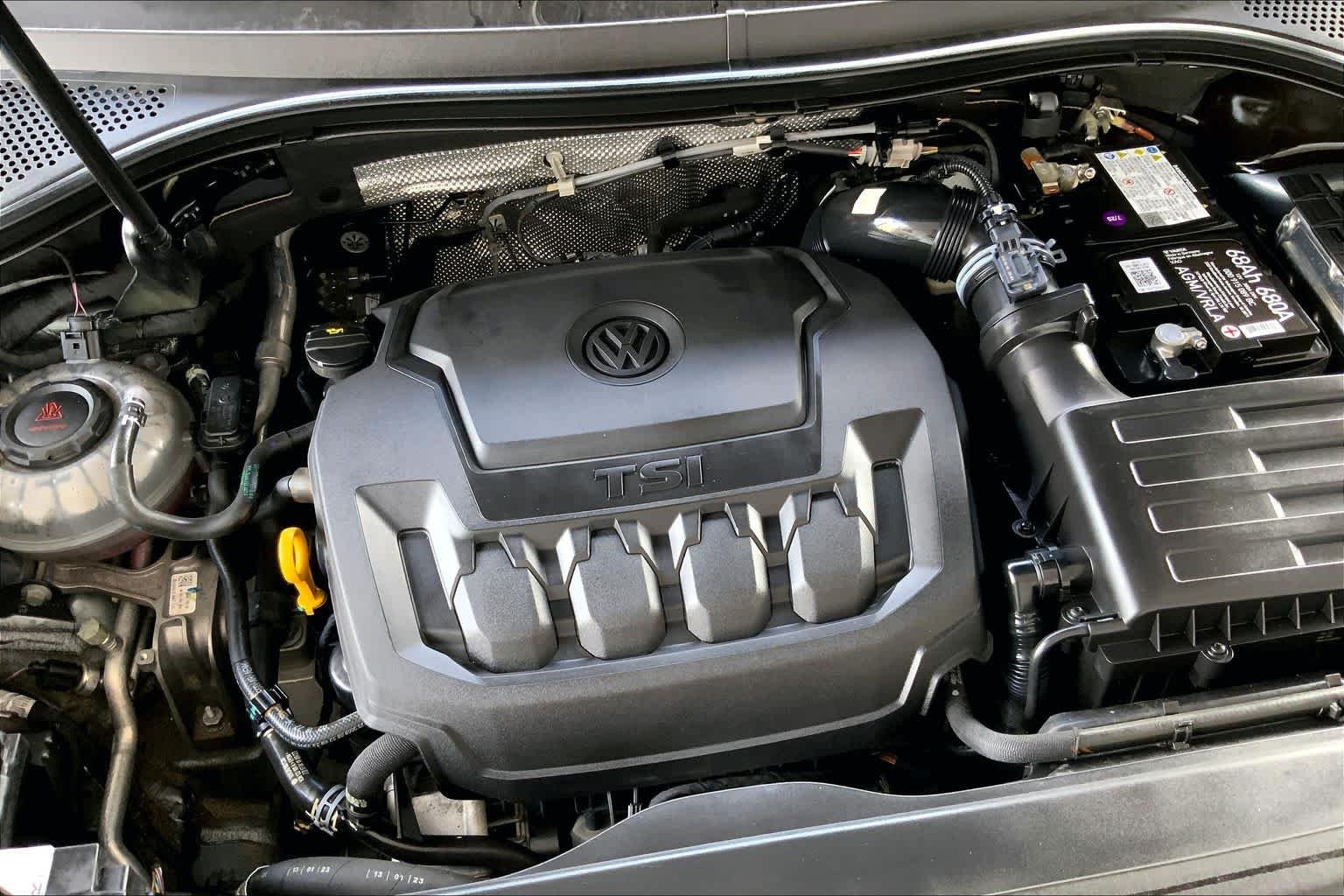 Used 2023 Platinum Gray Metallic Volkswagen SE image 33