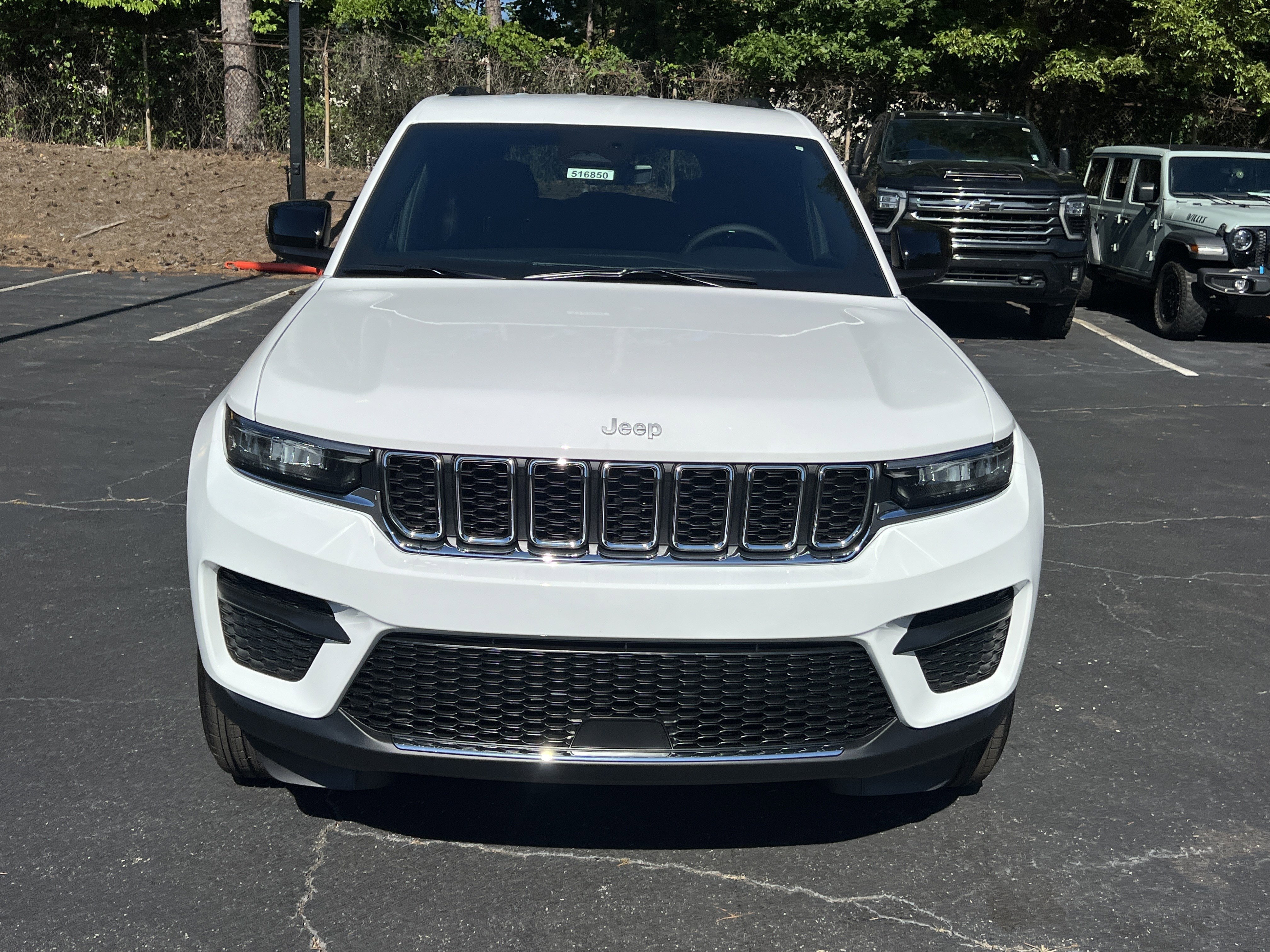 New 2026 Bright White Clear-Coat Exterior Paint Jeep Laredo image 2