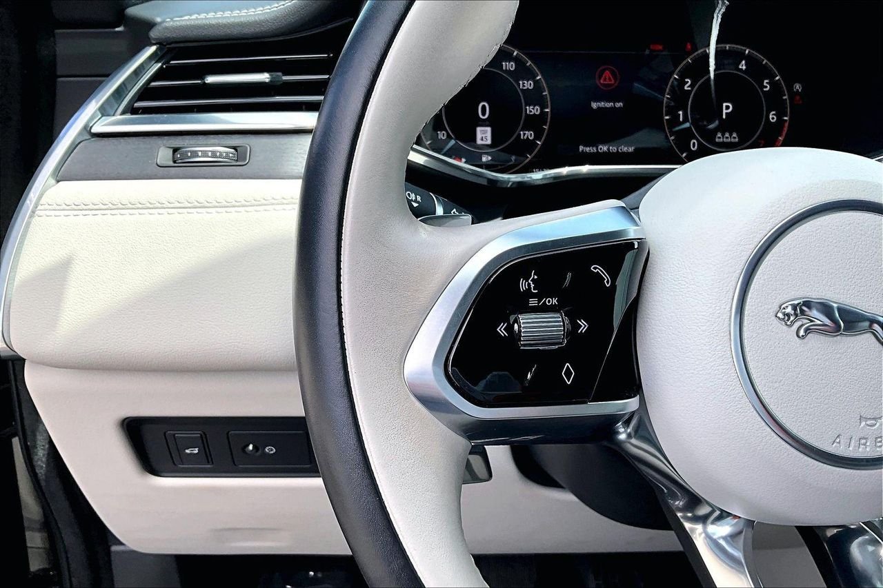 2024 Jaguar F-PACE R-Dynamic S - Photo 13