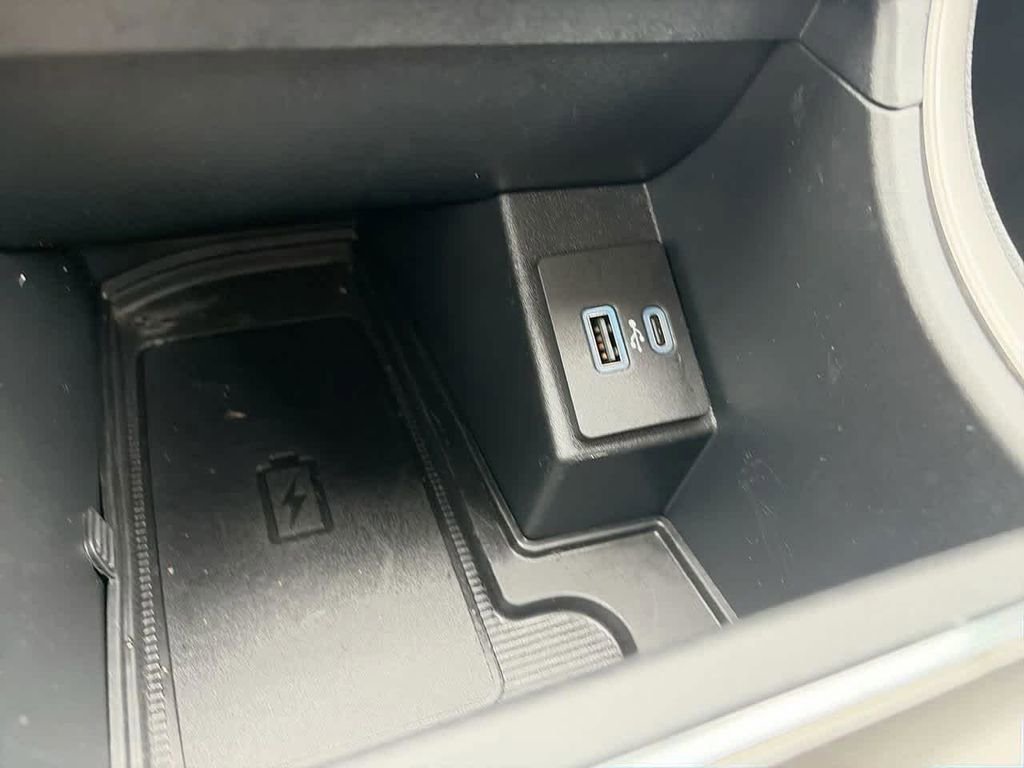 Used 2022  Ford SEL image 20