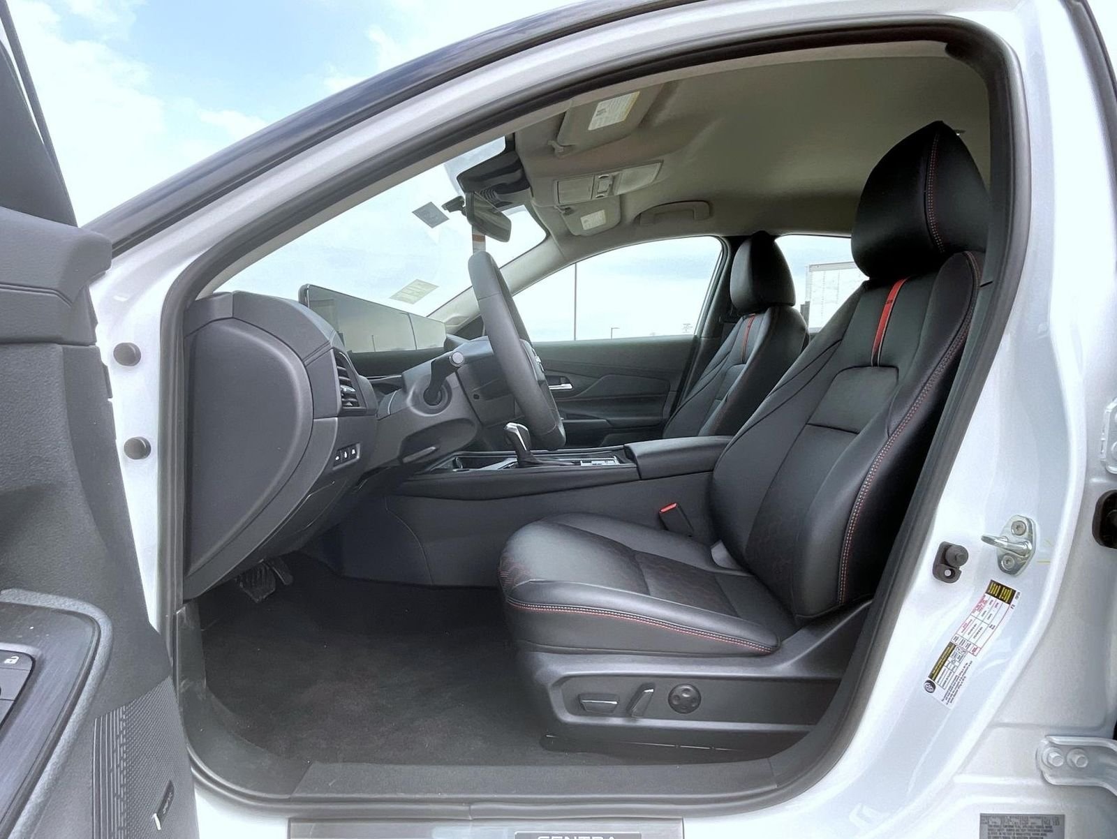New 2026 Aspen White TriCoat / Super Black Two-tone Nissan SR image 10