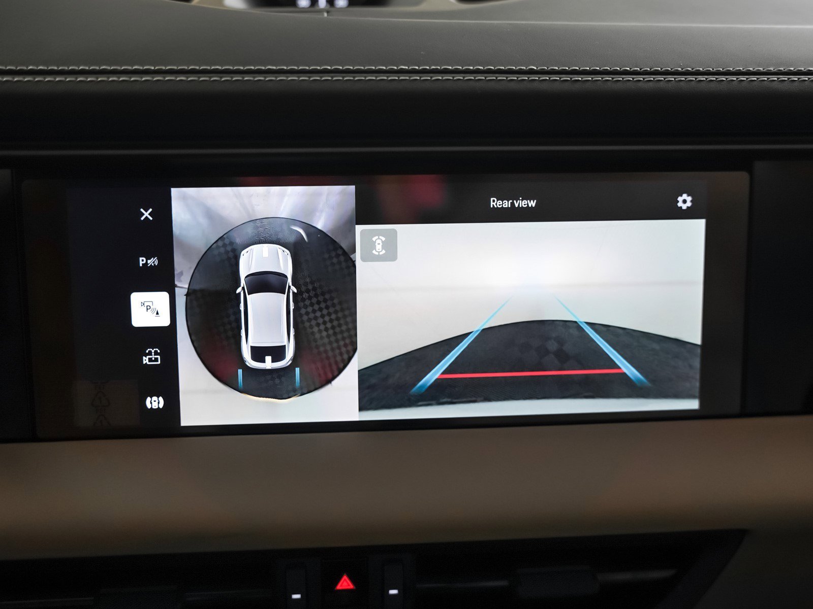 2025 Porsche Macan Turbo Electric - Photo 22