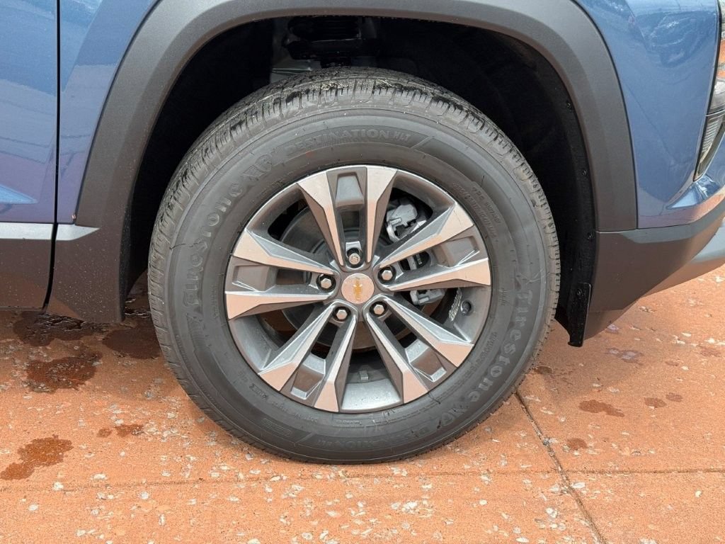 2027 Chevrolet Equinox LT - Photo 7