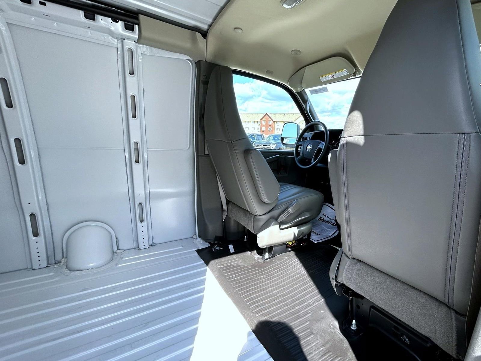 2025 Chevrolet Express Cargo Work Van - Photo 18