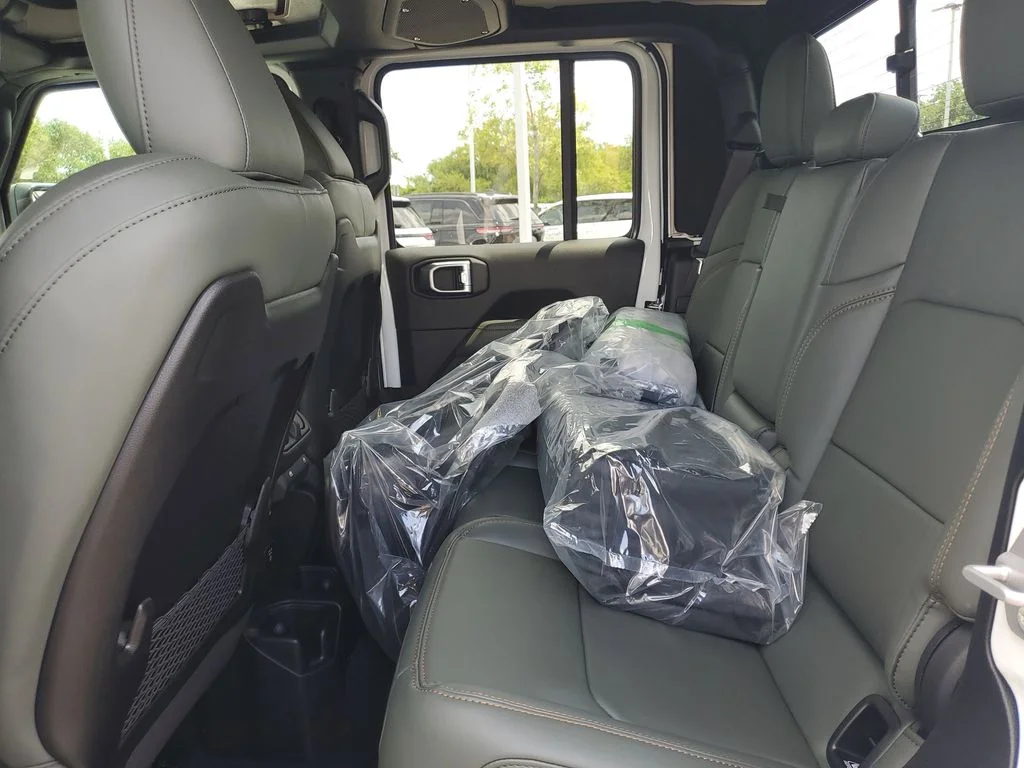 New 2026 White/off-white Jeep Mojave image 7