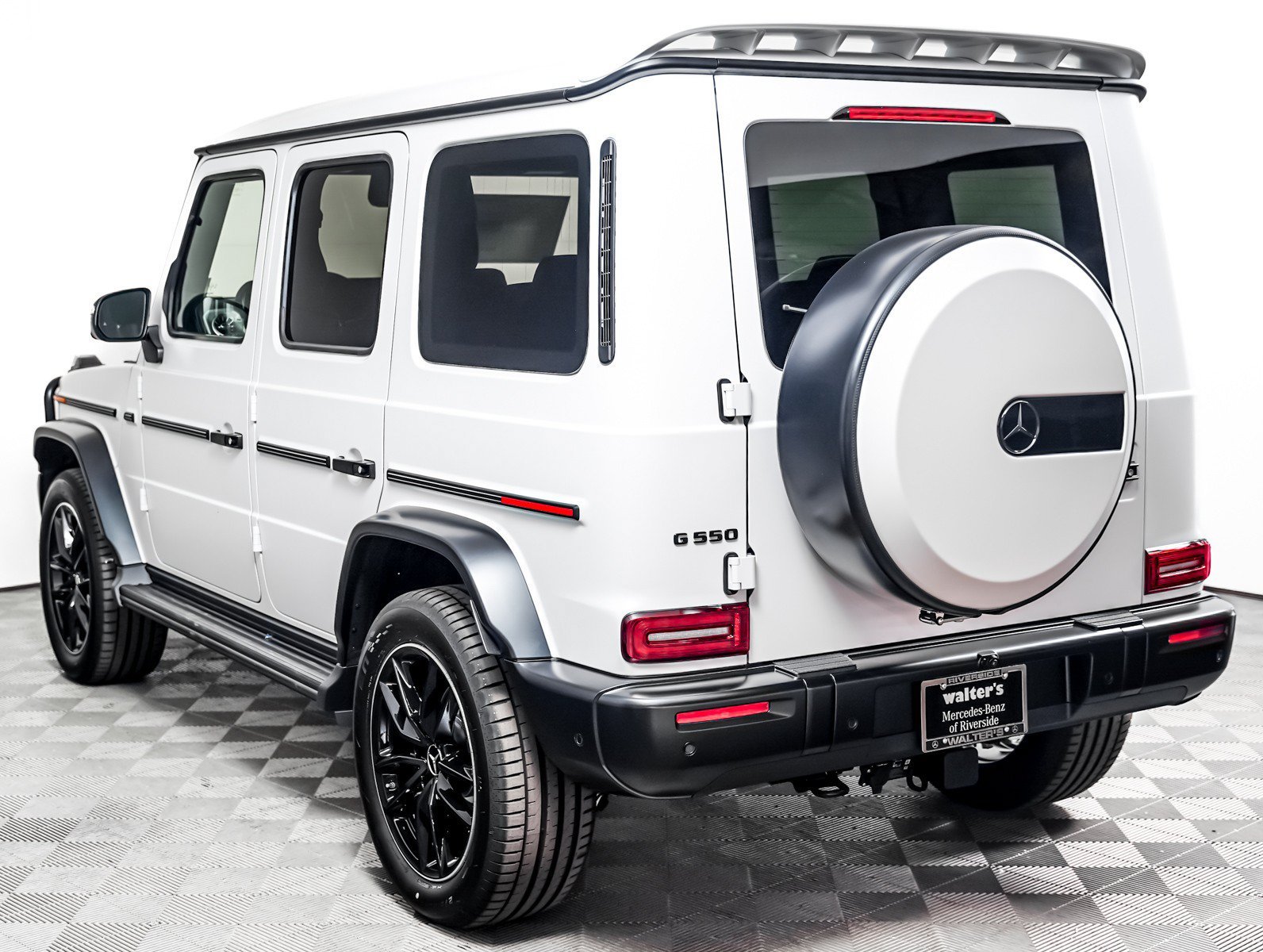 New 2026 MANUFAKTUR Moonlight White Magno Mercedes-Benz G 550 image 2