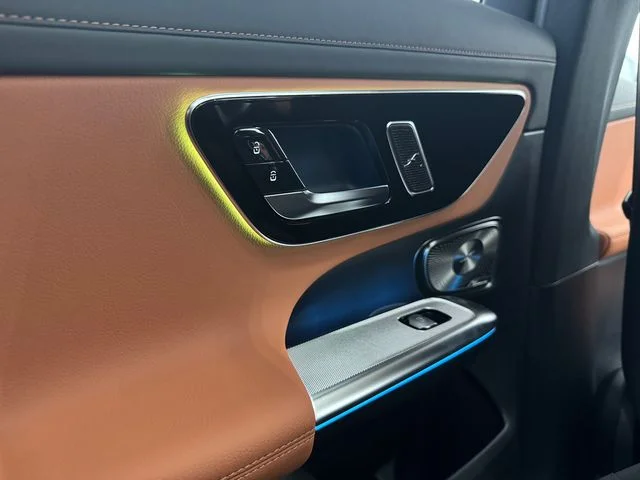 New 2027 White Mercedes-Benz GLC 300 image 40