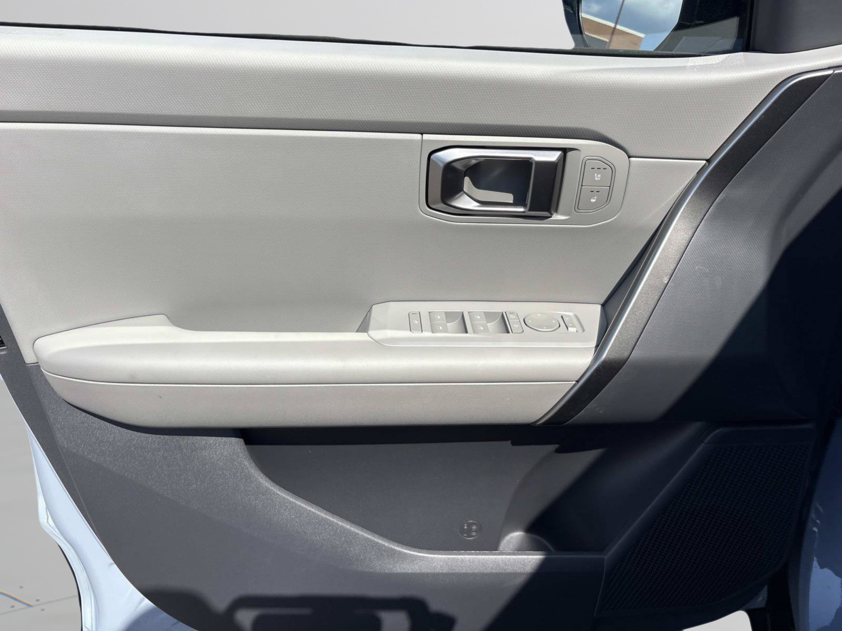 New 2027 Pale Gray Kia EX image 17