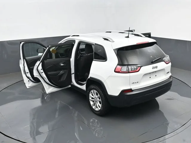 Certified Used 2020 Bright White Clearcoat Jeep Latitude image 26
