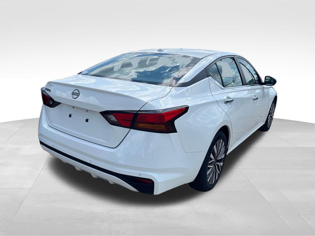 Used 2025 White Nissan 2.5 SV image 5