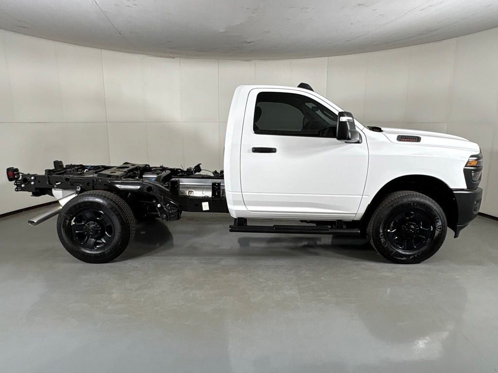 New 2026 Bright White Clear-Coat Exterior Paint RAM Tradesman image 9