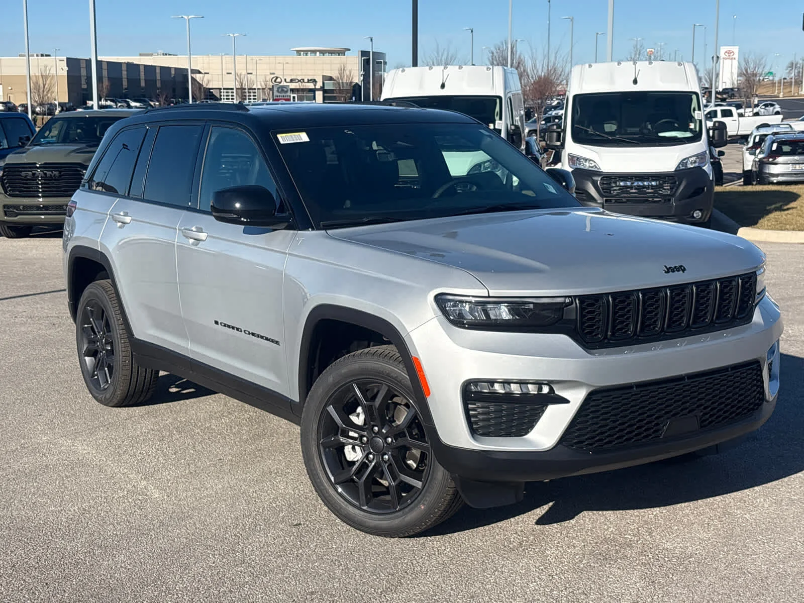 New 2025 Silver Zynith Exterior Paint Jeep Limited image 2