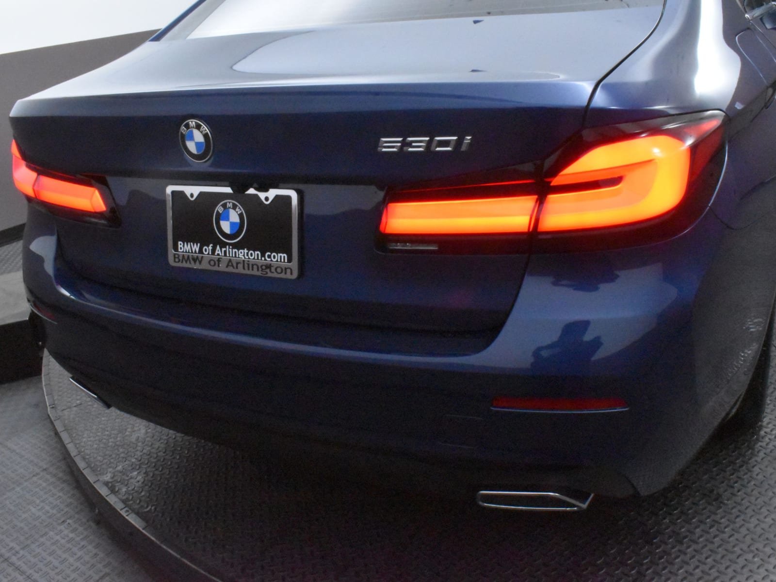 Used 2023 Phytonic Blue Metallic BMW 530i image 29