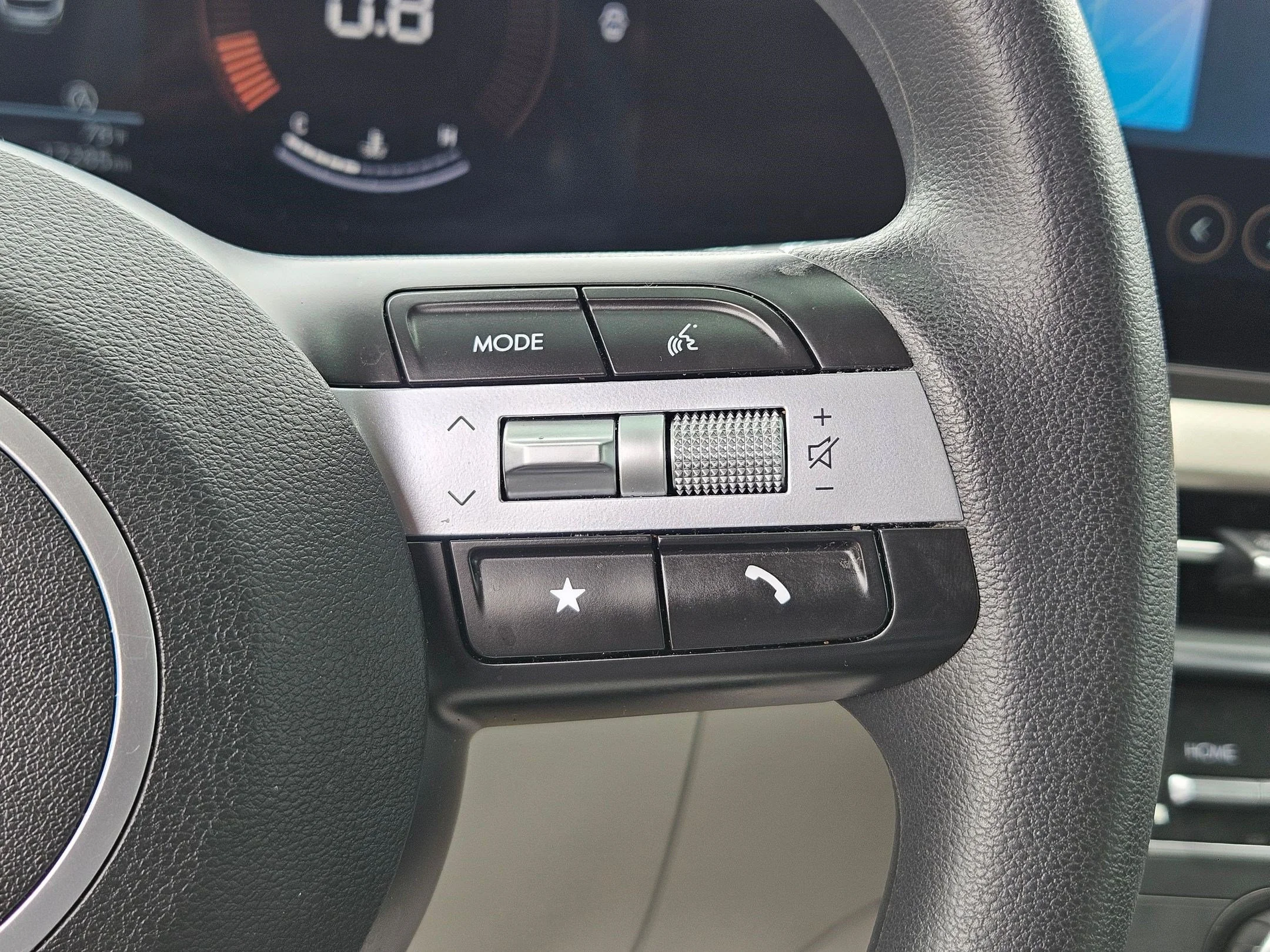 Certified Used 2025 Serenity White Pearl Hyundai SE image 17