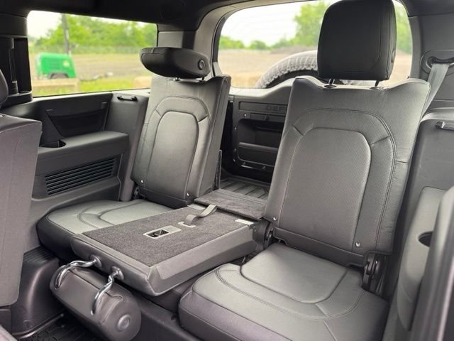 Certified Used 2023 Black Land Rover X-Dynamic SE image 11