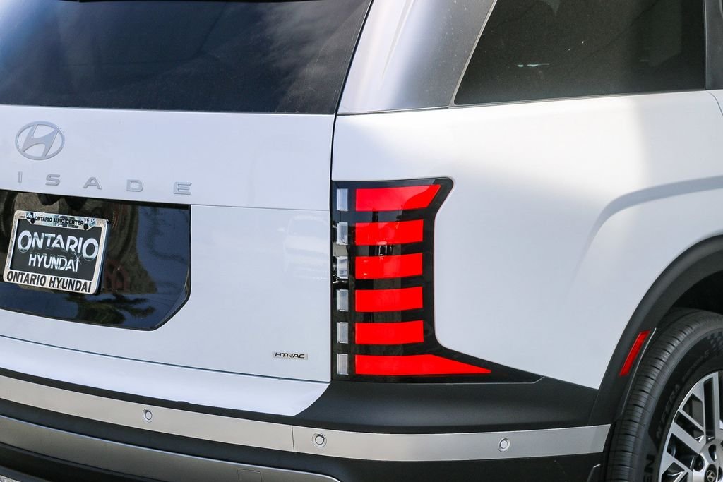 New 2026 White Hyundai SEL Premium image 9
