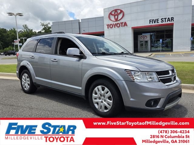 Used 2019 Silver Dodge SE image 1