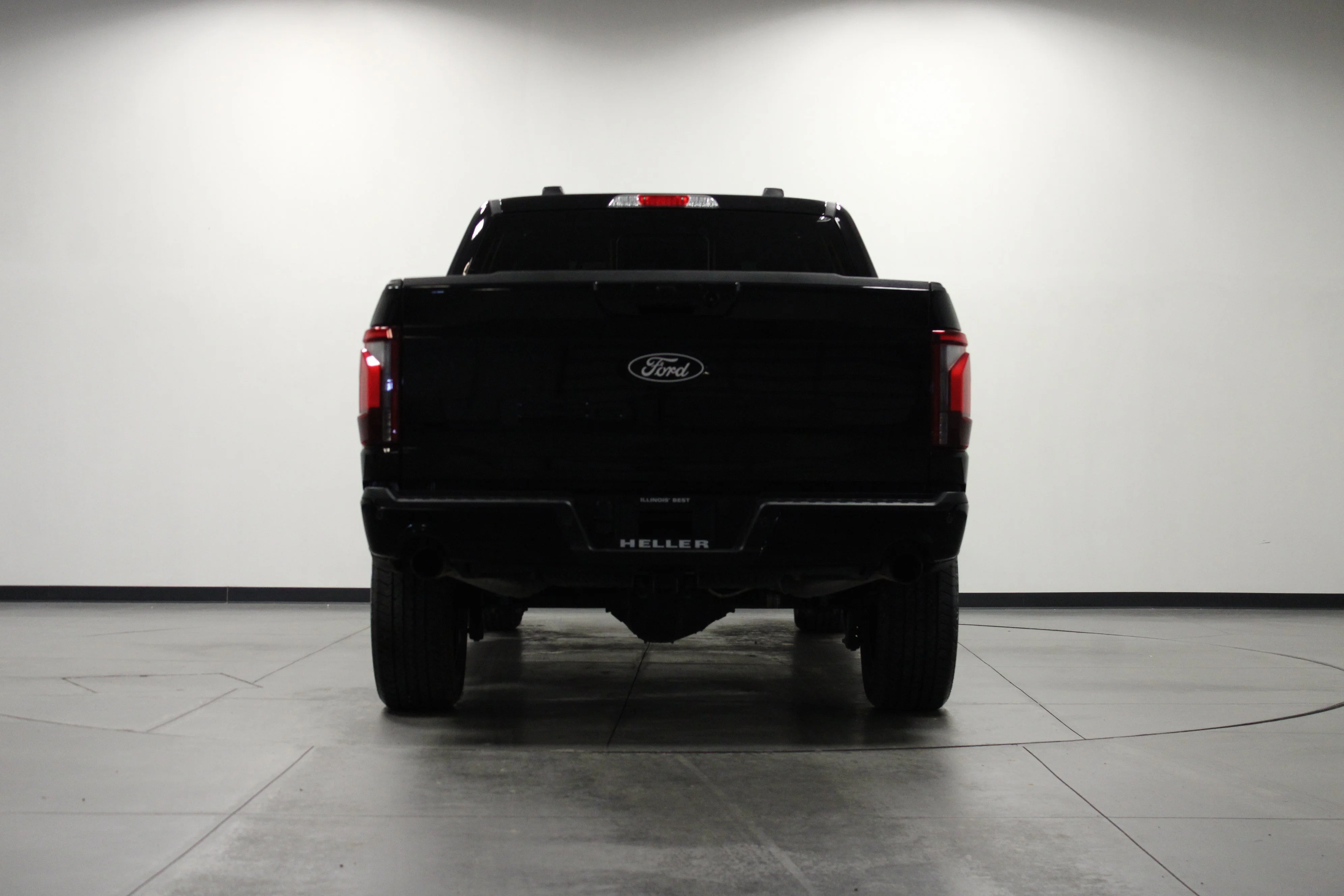 Used 2025 Agate Black Metallic Ford LARIAT image 5