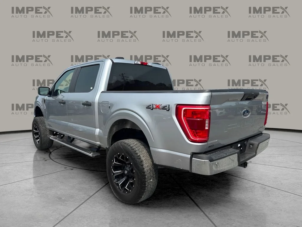 Used 2023 Silver Ford XLT image 2