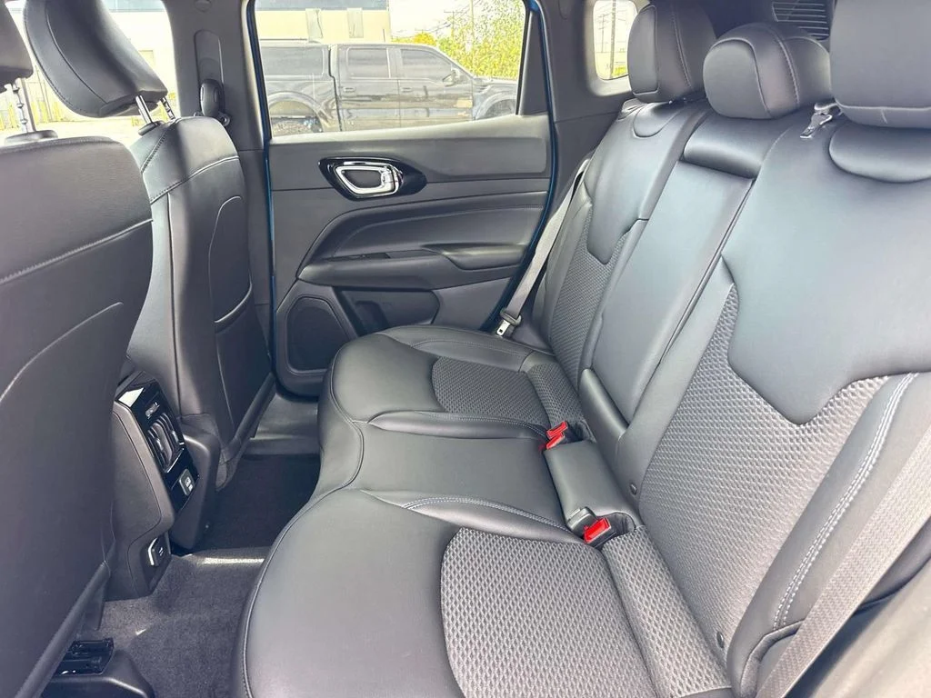 New 2026 Hydro Blue Pearlcoat Jeep Latitude image 10