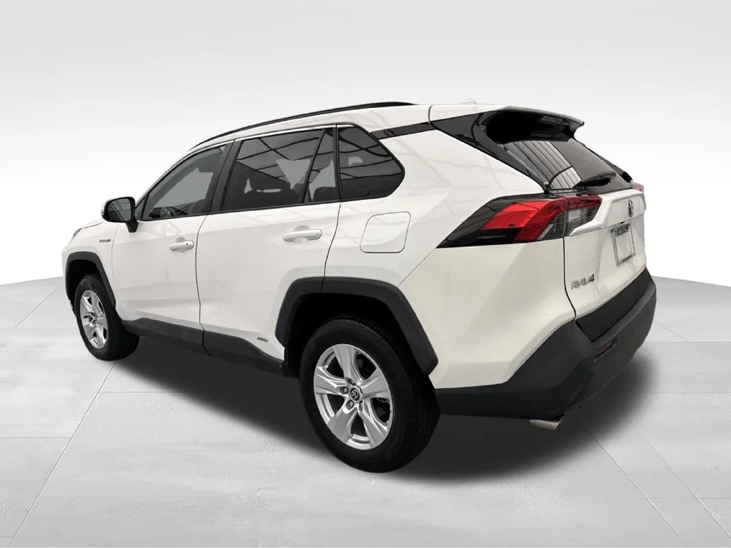Used 2021 Super White Toyota XLE image 5