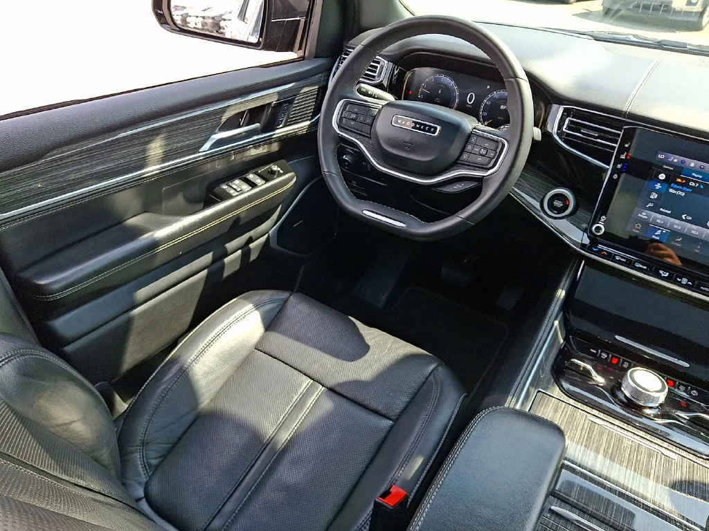 Used 2022 Diamond Black Crystal Pearlcoat Jeep Series II image 15