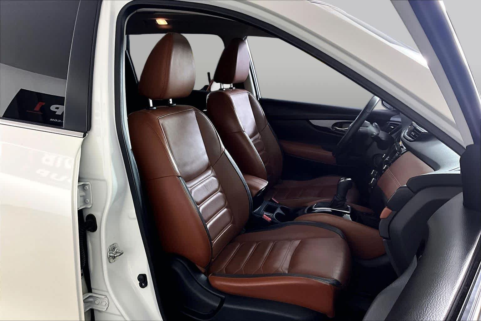 Used 2018 Pearl White Nissan SL image 9