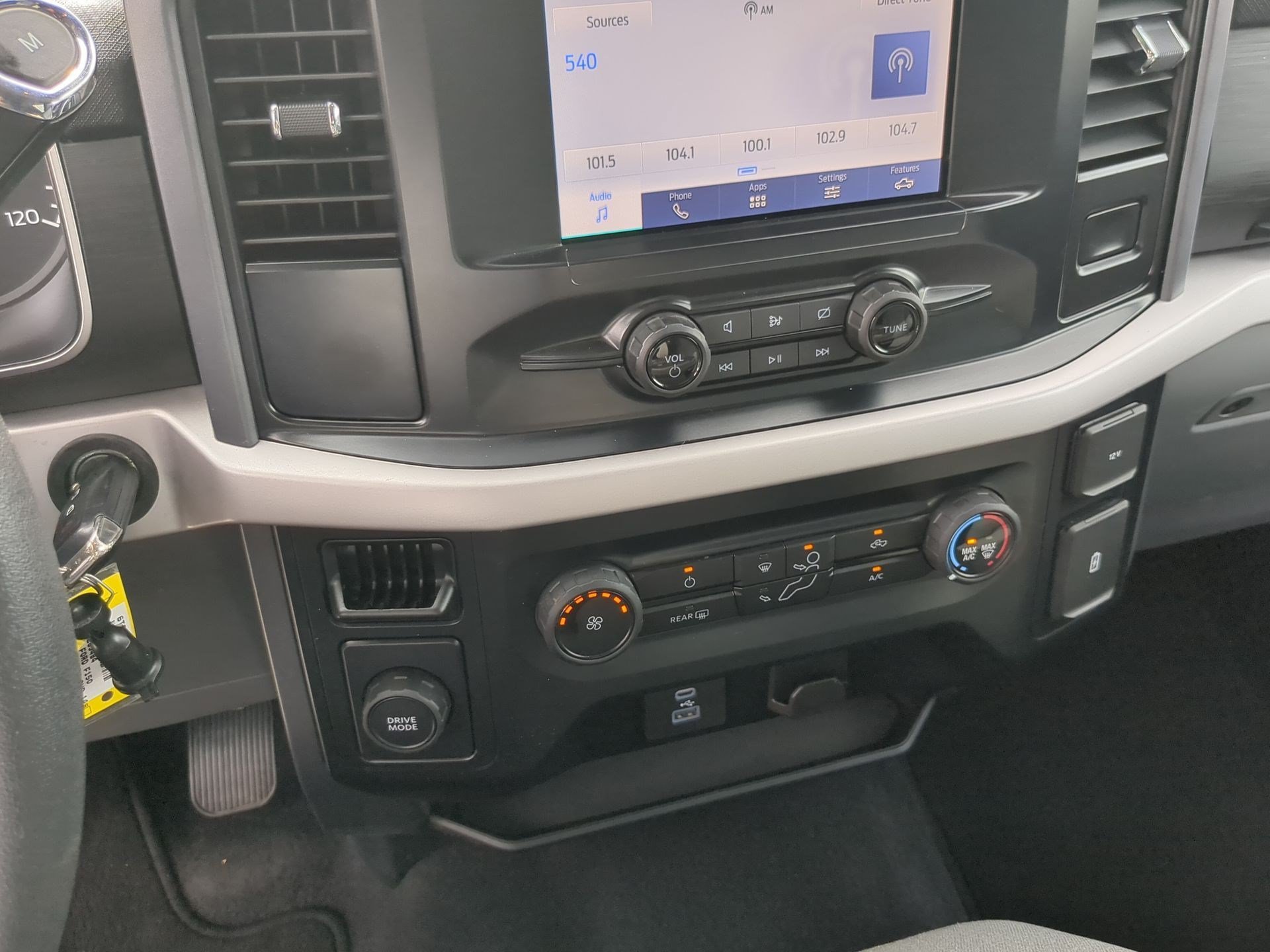 Used 2023 Iconic Silver Metallic Ford XLT image 18