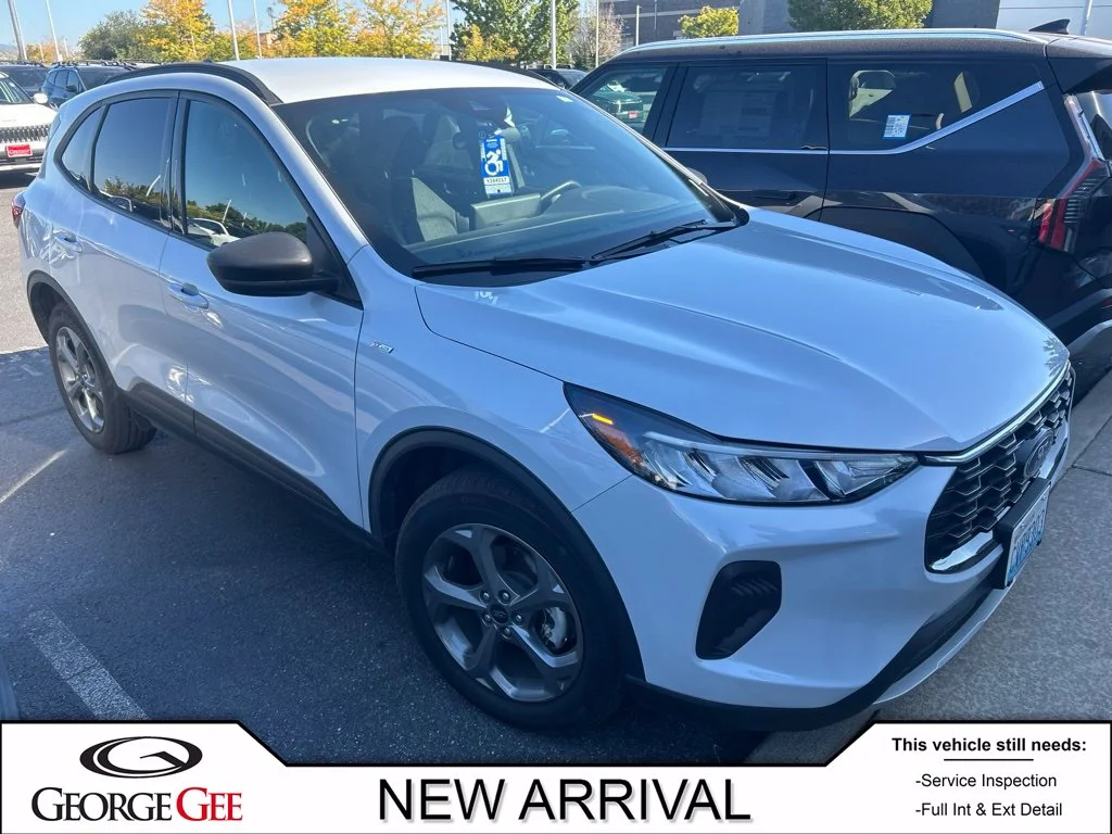 Used 2025 Silver Ford ST-Line image 1