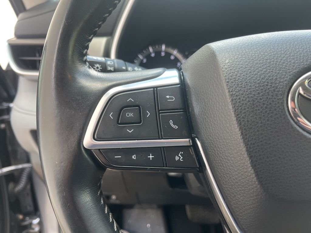 Used 2020 Magnetic Gray Metallic Toyota XLE image 21