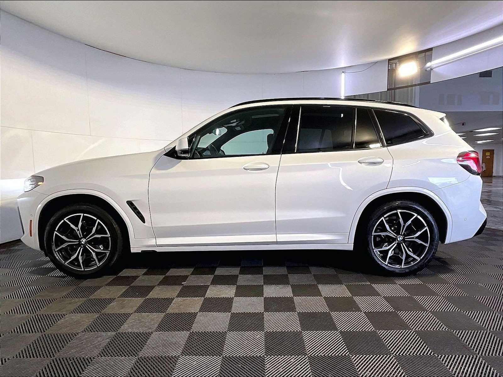 Used 2024 Mineral White Metallic BMW xDrive30i image 2