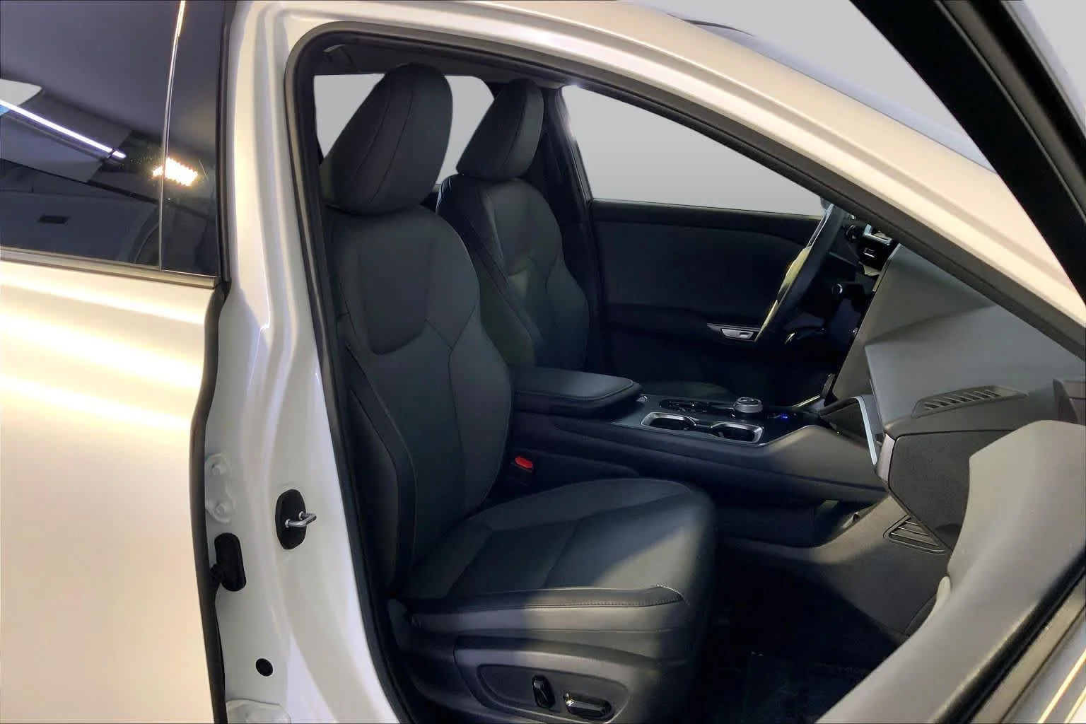 Used 2025 Eminent White Pearl Lexus Premium image 7