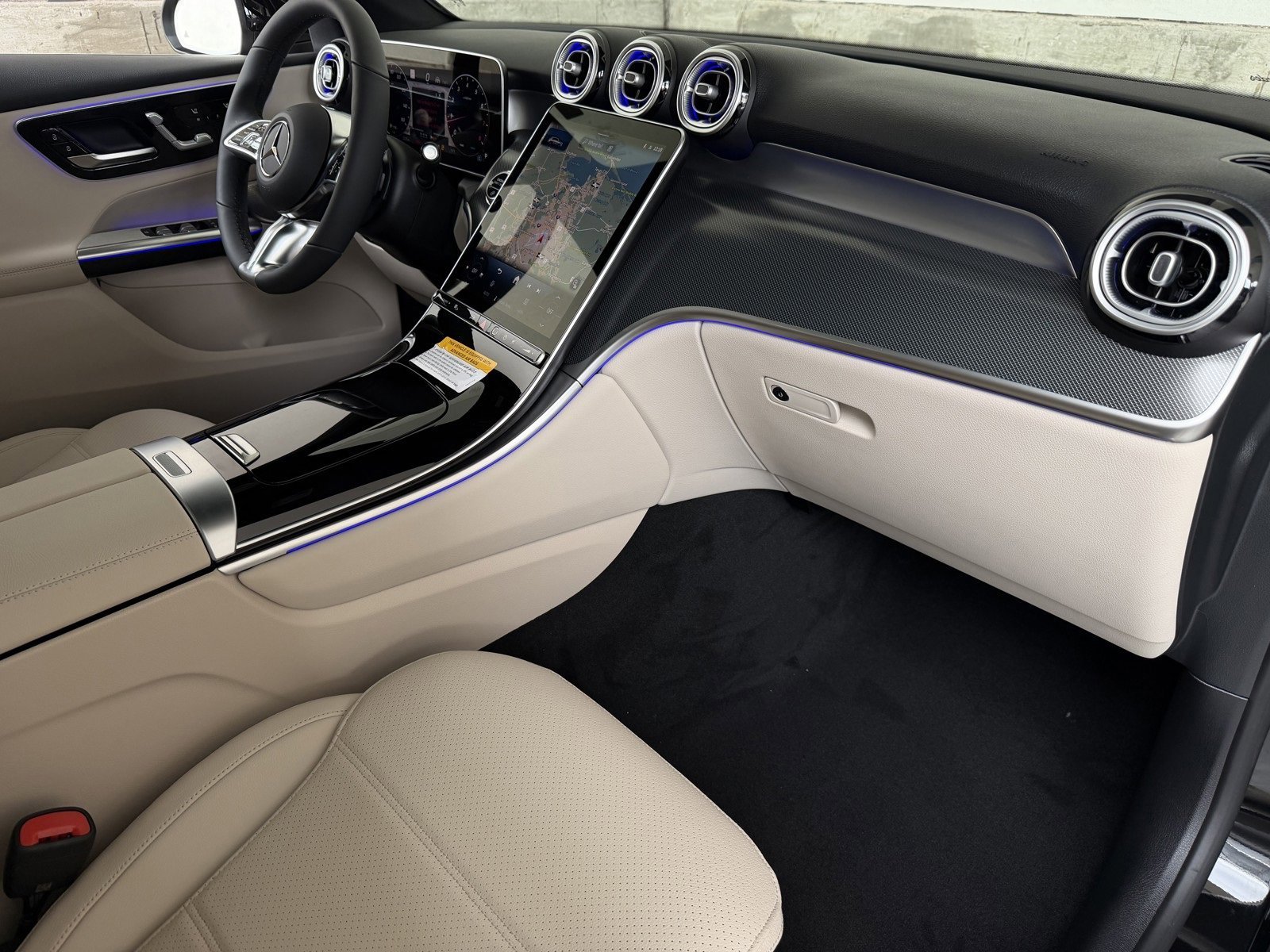 New 2026 Black Mercedes-Benz GLC 300 image 39