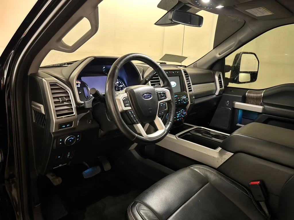 Used 2017  Ford Lariat image 6