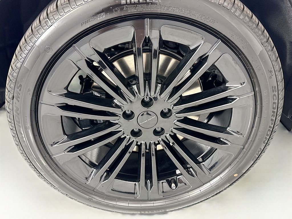 New 2026 Fuji White Land Rover Autobiography image 31