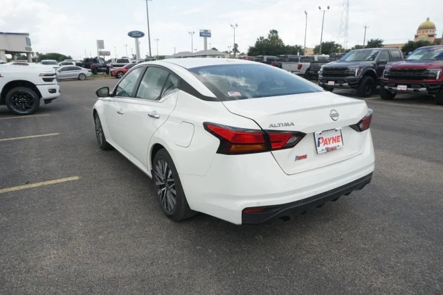 Used 2025 WHITE Nissan SV image 8