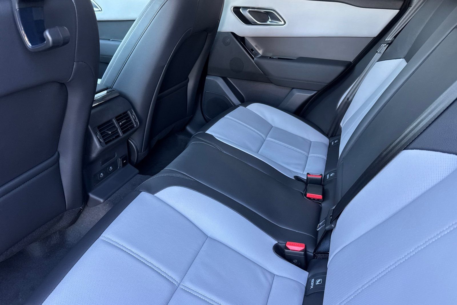 New 2026 Santorini Black Land Rover S image 12