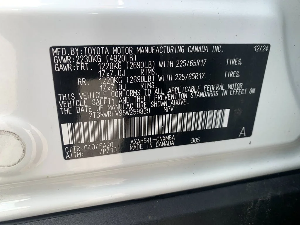 Used 2025 White Toyota XLE image 33